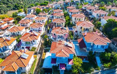 Kuşadası Rüya Villaları'nda Geniş Teraslı Satılık Villa!