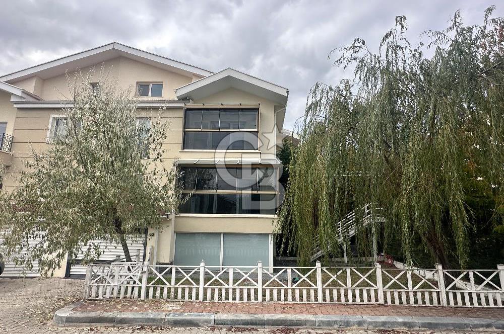 GÖLBAŞI TULUMTAŞ ELİTLER SİTESİNDE 5+2 SATILIK VİLLA