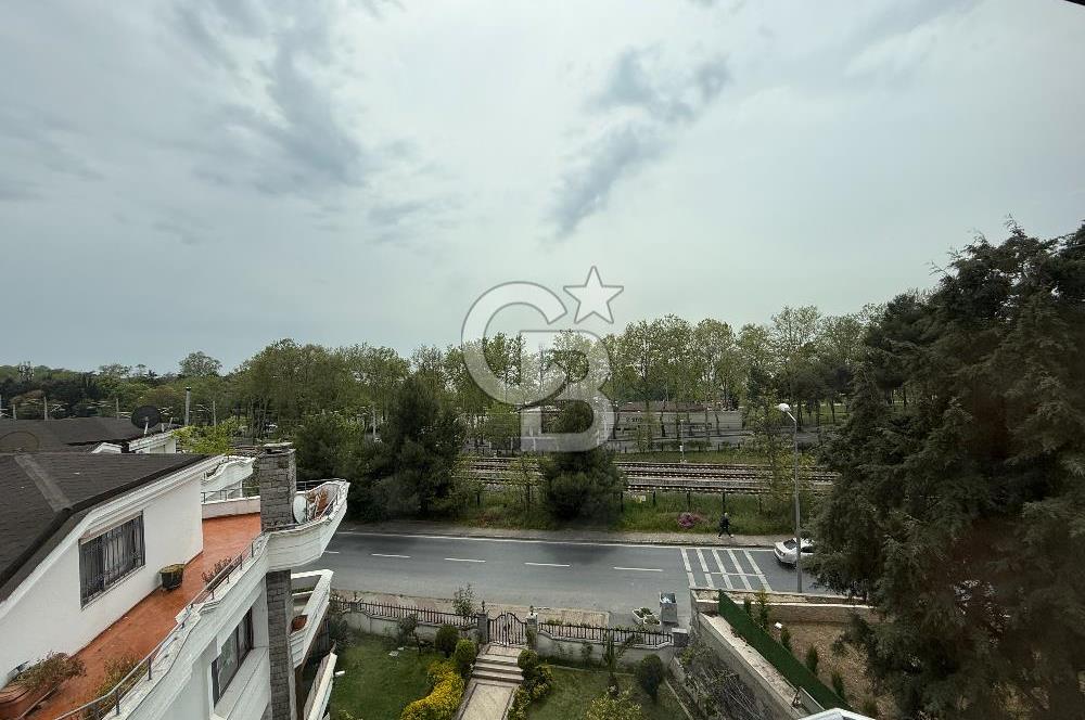FLORYA'DA DENİZ MANZARALI LÜX DEKORASYONLU GENİŞ DAİRE