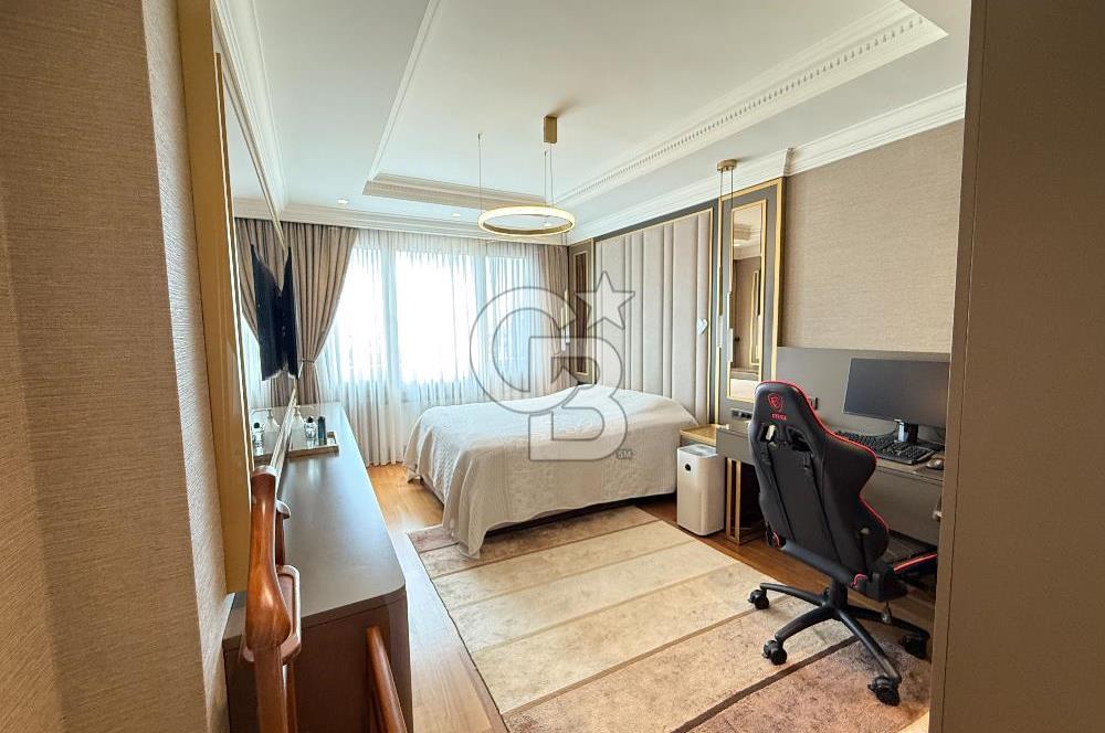FLORYA'DA DENİZ MANZARALI LÜX DEKORASYONLU GENİŞ DAİRE