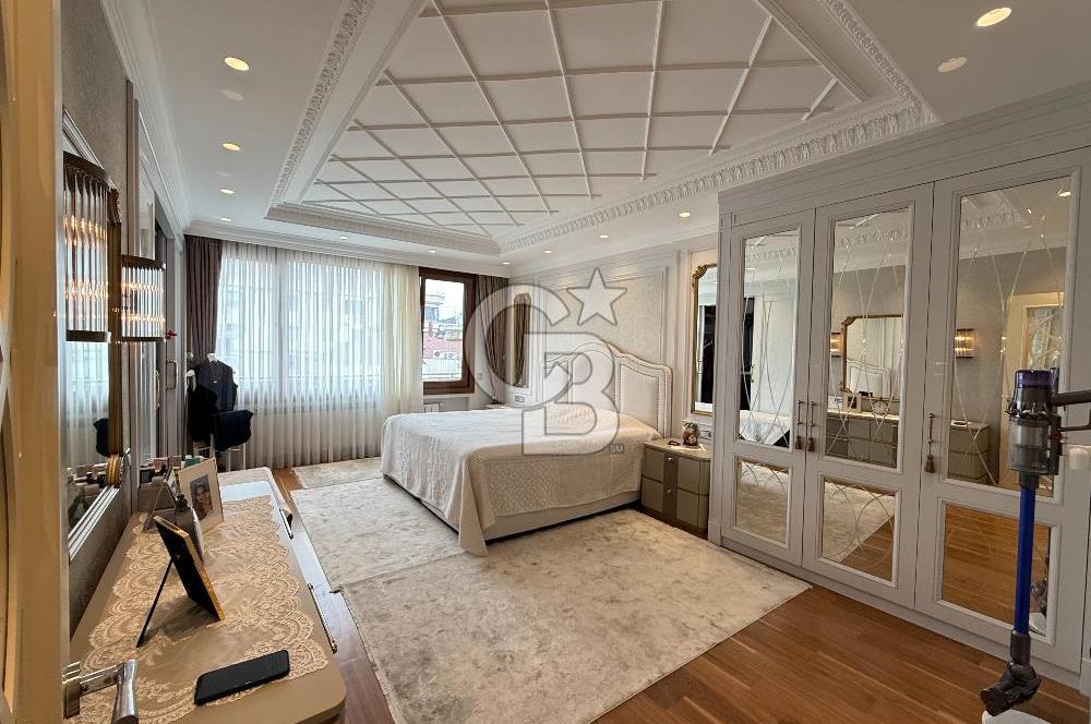 FLORYA'DA DENİZ MANZARALI LÜX DEKORASYONLU GENİŞ DAİRE