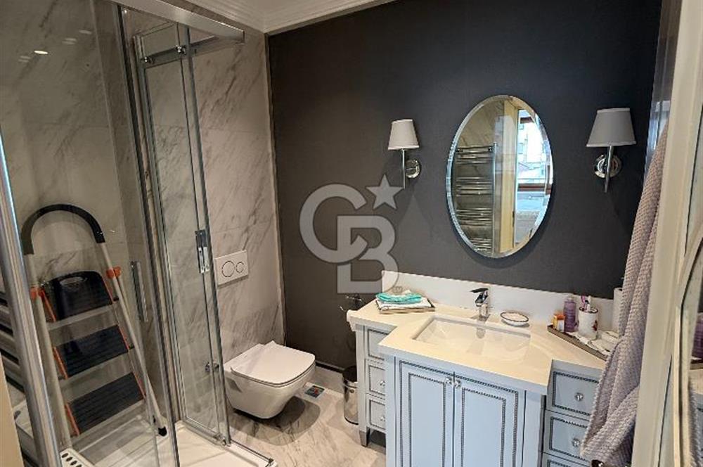 FLORYA'DA DENİZ MANZARALI LÜX DEKORASYONLU GENİŞ DAİRE