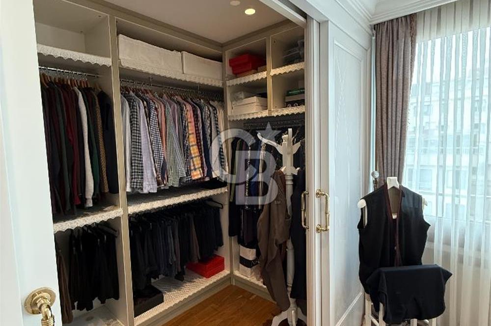 FLORYA'DA DENİZ MANZARALI LÜX DEKORASYONLU GENİŞ DAİRE