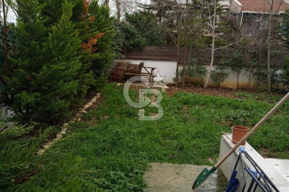 Geniş ferah bahçeli satılık villa