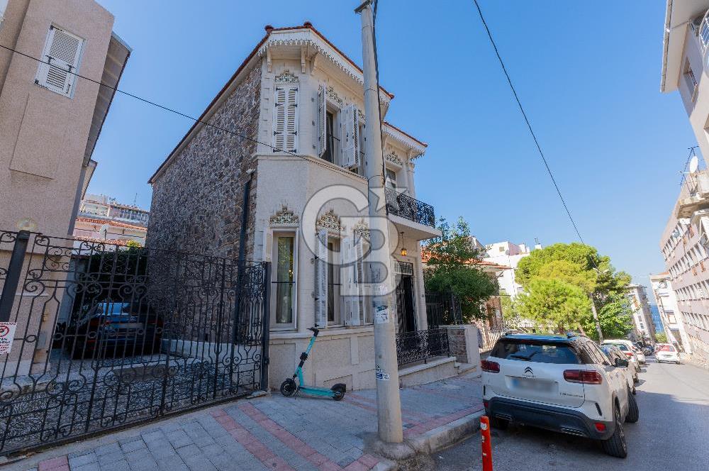 İzmir Konak Güzelyalı Restorasyonu Bitmiş Satılık Dubleks 4+1 Ev