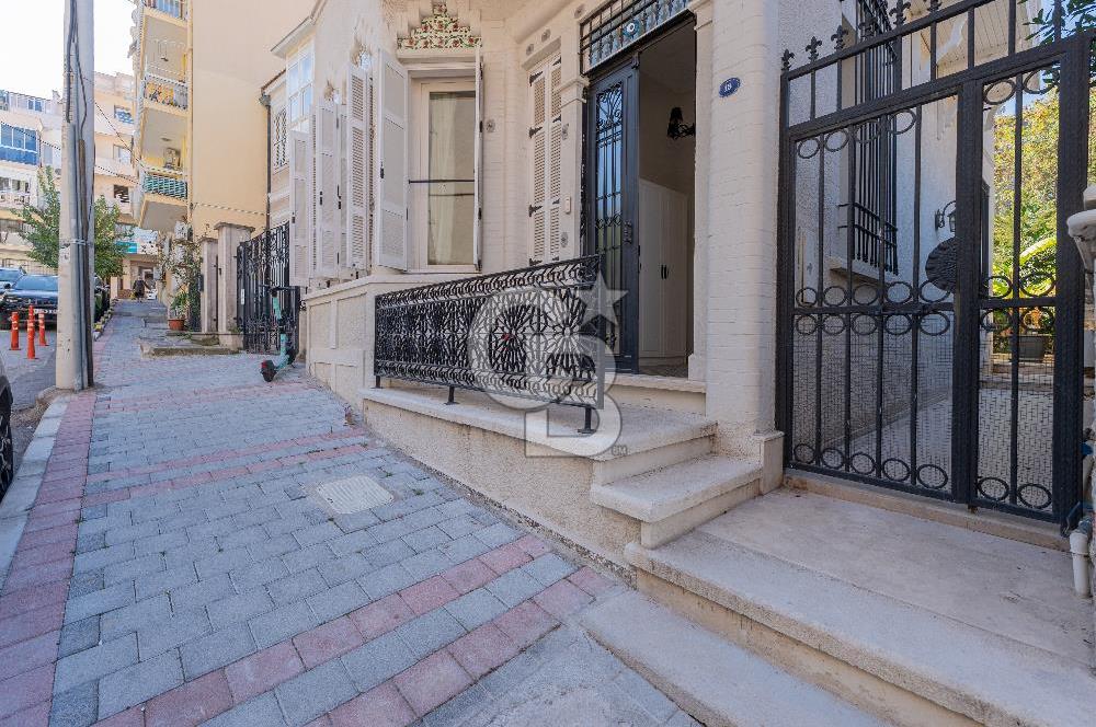İzmir Konak Güzelyalı Restorasyonu Bitmiş Satılık Dubleks 4+1 Ev