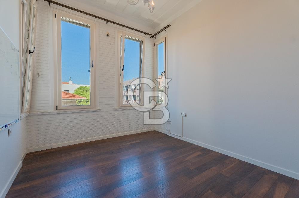 İzmir Konak Güzelyalı Restorasyonu Bitmiş Satılık Dubleks 4+1 Ev