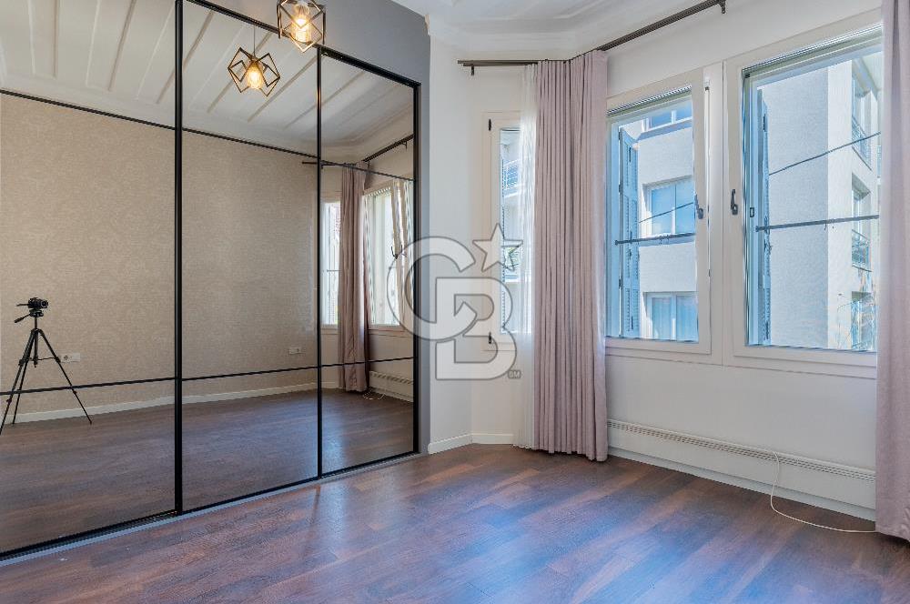 İzmir Konak Güzelyalı Restorasyonu Bitmiş Satılık Dubleks 4+1 Ev