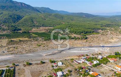 CB MARİNA'DAN DÖĞÜŞBELEN'DE NEHİR VE ORMAN MANZARALI SATILIK EV