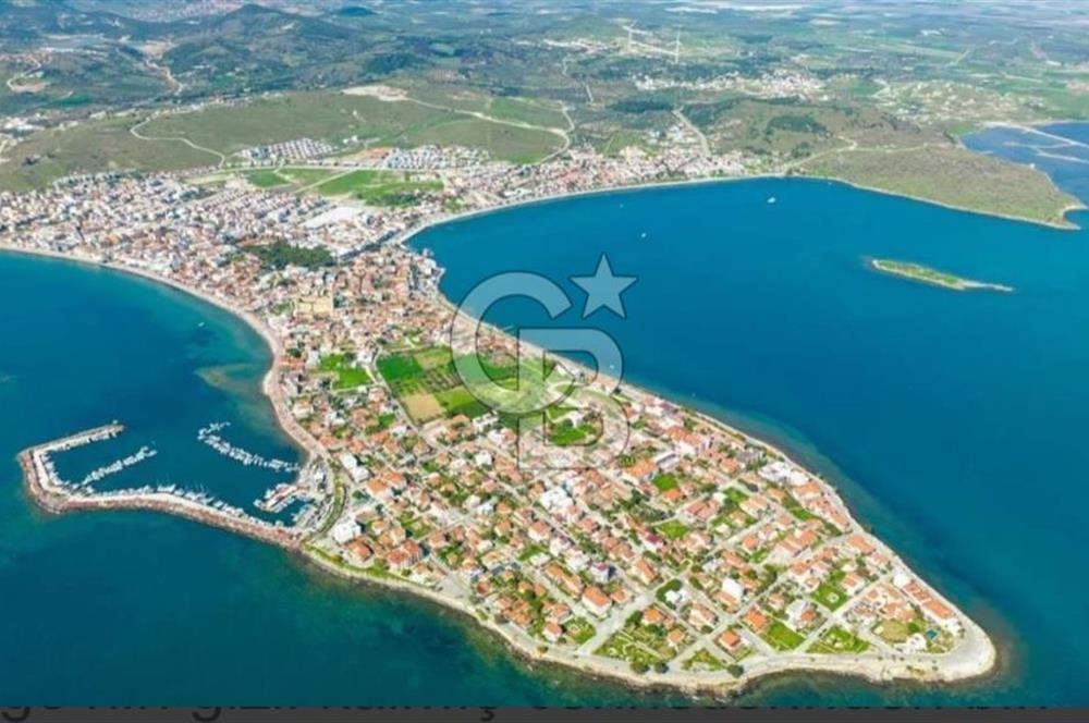 ÇANDARLI KÖRFEZİNE KARŞI İMARLI VİLLA ARSASI