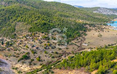 CB MARİNA'DAN KAPUBAĞ'DA GÖL MANZARALI SATILIK KARGİR EV VE TARLA