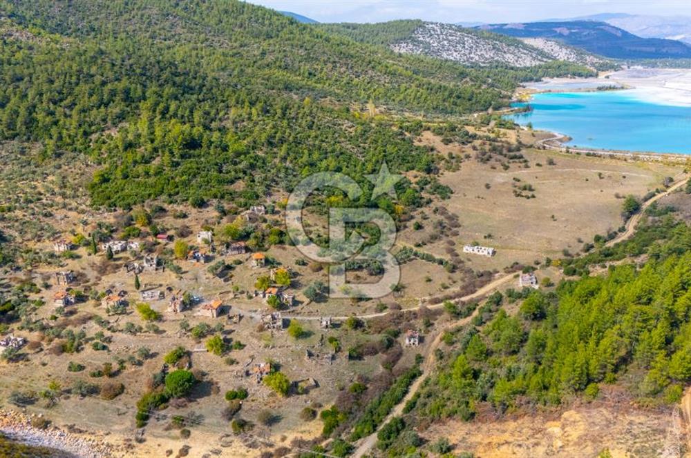 CB MARİNA'DAN KAPUBAĞ'DA GÖL MANZARALI SATILIK KARGİR EV VE TARLA