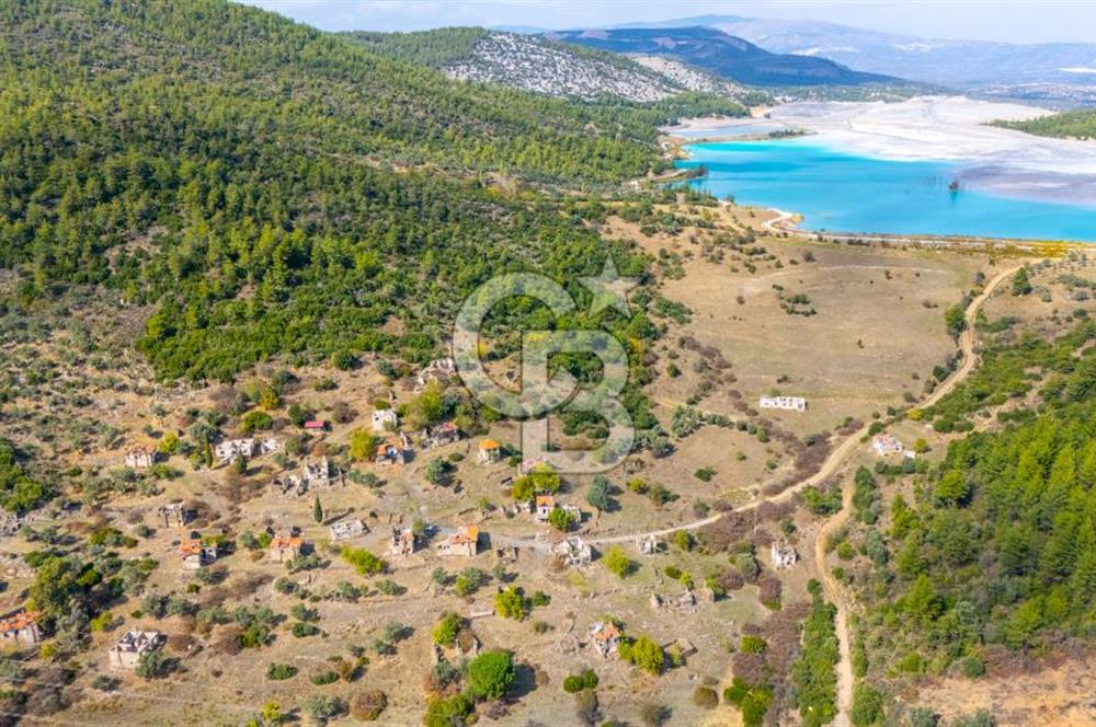 CB MARİNA'DAN KAPUBAĞ'DA GÖL MANZARALI SATILIK KARGİR EV VE TARLA