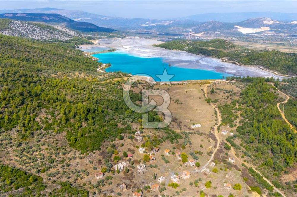 CB MARİNA'DAN KAPUBAĞ'DA GÖL MANZARALI SATILIK KARGİR EV VE TARLA