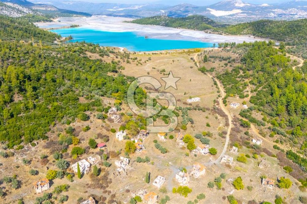 CB MARİNA'DAN KAPUBAĞ'DA GÖL MANZARALI SATILIK KARGİR EV VE TARLA