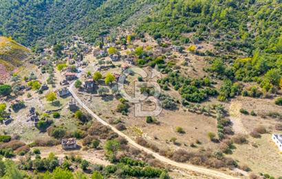 CB MARİNA'DAN KAPUBAĞ'DA GÖL MANZARALI SATILIK KARGİR EV VE TARLA
