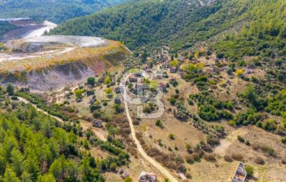 CB MARİNA'DAN KAPUBAĞ'DA GÖL MANZARALI SATILIK KARGİR EV VE TARLA