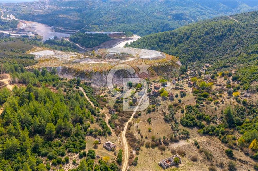 CB MARİNA'DAN KAPUBAĞ'DA GÖL MANZARALI SATILIK KARGİR EV VE TARLA