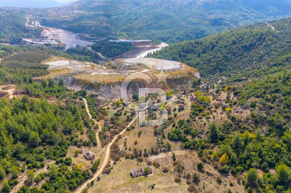 CB MARİNA'DAN KAPUBAĞ'DA GÖL MANZARALI SATILIK KARGİR EV VE TARLA
