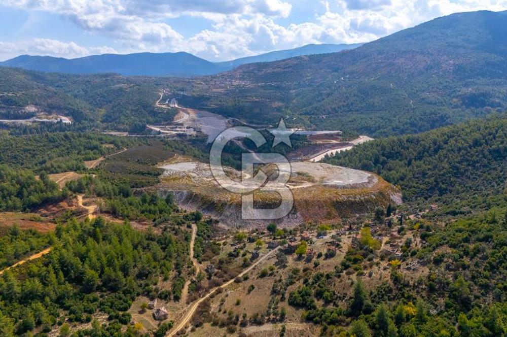 CB MARİNA'DAN KAPUBAĞ'DA GÖL MANZARALI SATILIK KARGİR EV VE TARLA