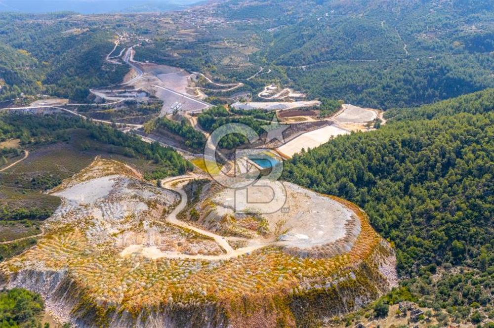CB MARİNA'DAN KAPUBAĞ'DA GÖL MANZARALI SATILIK KARGİR EV VE TARLA