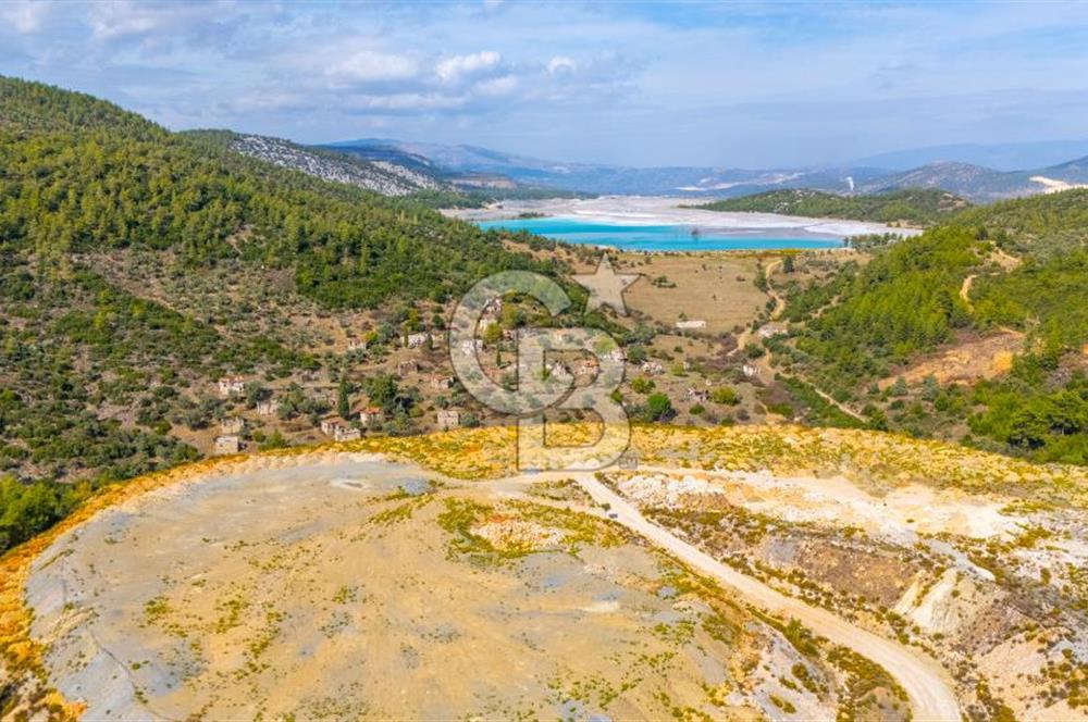 CB MARİNA'DAN KAPUBAĞ'DA GÖL MANZARALI SATILIK KARGİR EV VE TARLA