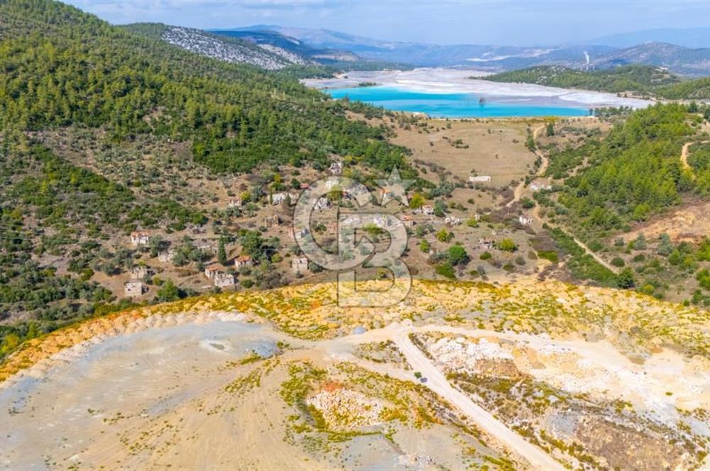 CB MARİNA'DAN KAPUBAĞ'DA GÖL MANZARALI SATILIK KARGİR EV VE TARLA
