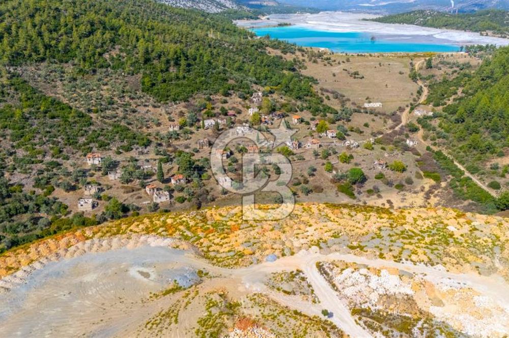 CB MARİNA'DAN KAPUBAĞ'DA GÖL MANZARALI SATILIK KARGİR EV VE TARLA