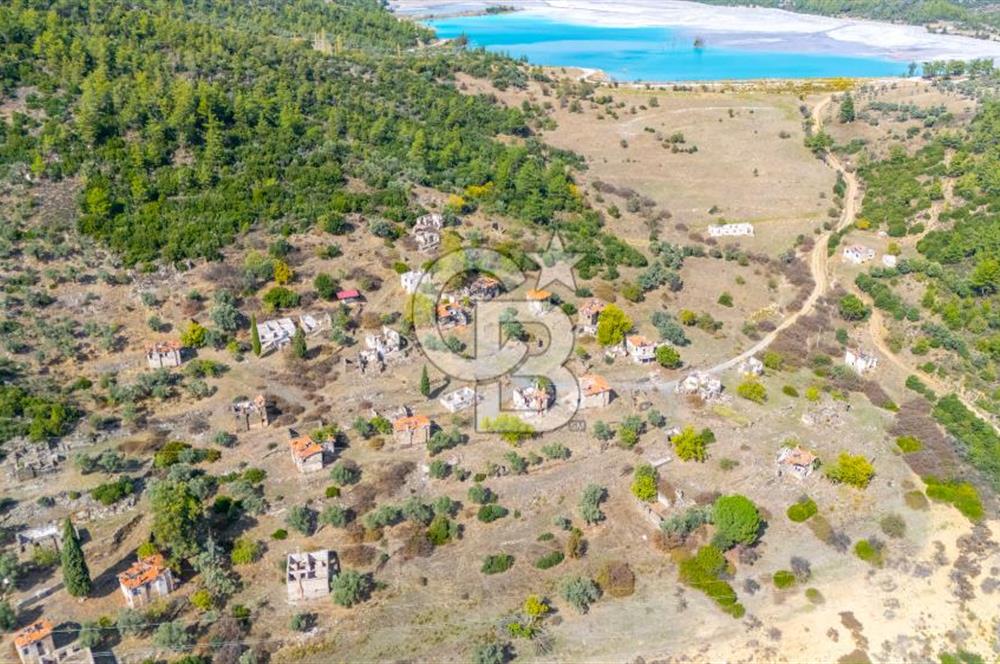 CB MARİNA'DAN KAPUBAĞ'DA GÖL MANZARALI SATILIK KARGİR EV VE TARLA