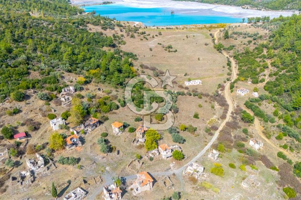 CB MARİNA'DAN KAPUBAĞ'DA GÖL MANZARALI SATILIK KARGİR EV VE TARLA