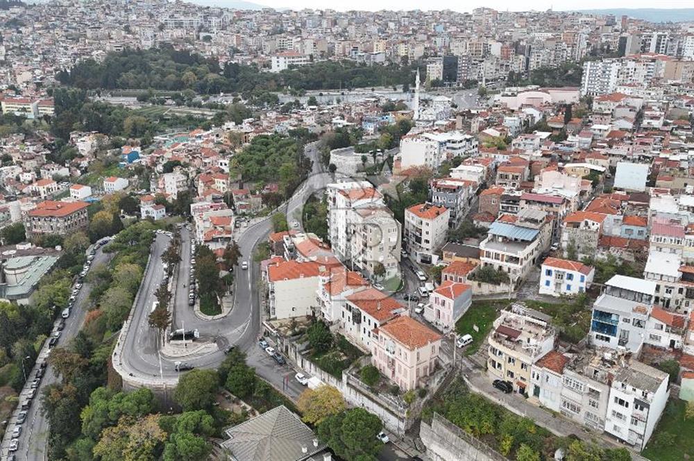 İZMİR VARYANT ÜZERİNDE TARİHİ VE MİMARİ DEĞERİYLE NADİR BULUNAN SATILIK KONAK