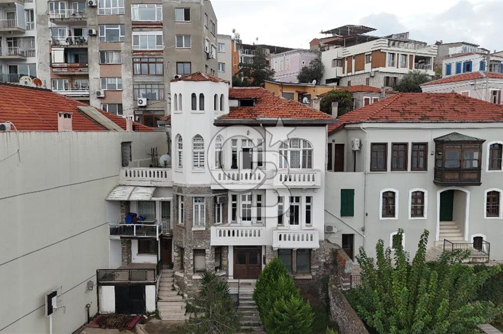 İZMİR VARYANT ÜZERİNDE TARİHİ VE MİMARİ DEĞERİYLE NADİR BULUNAN SATILIK KONAK