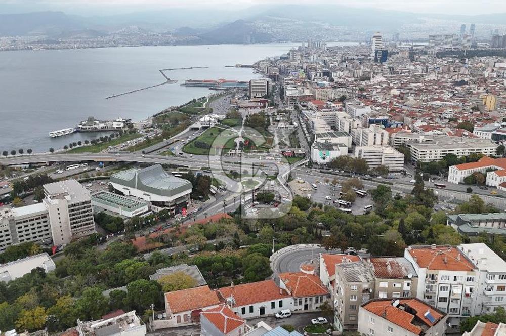 İZMİR VARYANT ÜZERİNDE TARİHİ VE MİMARİ DEĞERİYLE NADİR BULUNAN SATILIK KONAK