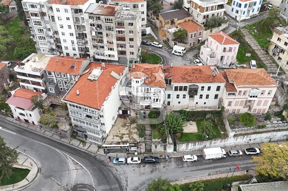 İZMİR VARYANT ÜZERİNDE TARİHİ VE MİMARİ DEĞERİYLE NADİR BULUNAN SATILIK KONAK
