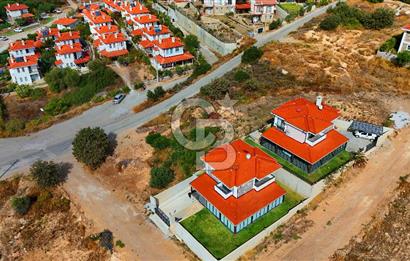 Datça Burgaz'da Satılık 550 m² İmarlı Arsa - Köşe Parsel