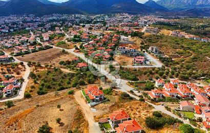 Datça Burgaz'da Satılık 550 m² İmarlı Arsa - Köşe Parsel