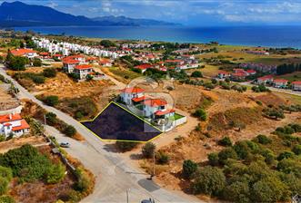 Datça Burgaz'da Satılık 550 m² İmarlı Arsa - Köşe Parsel