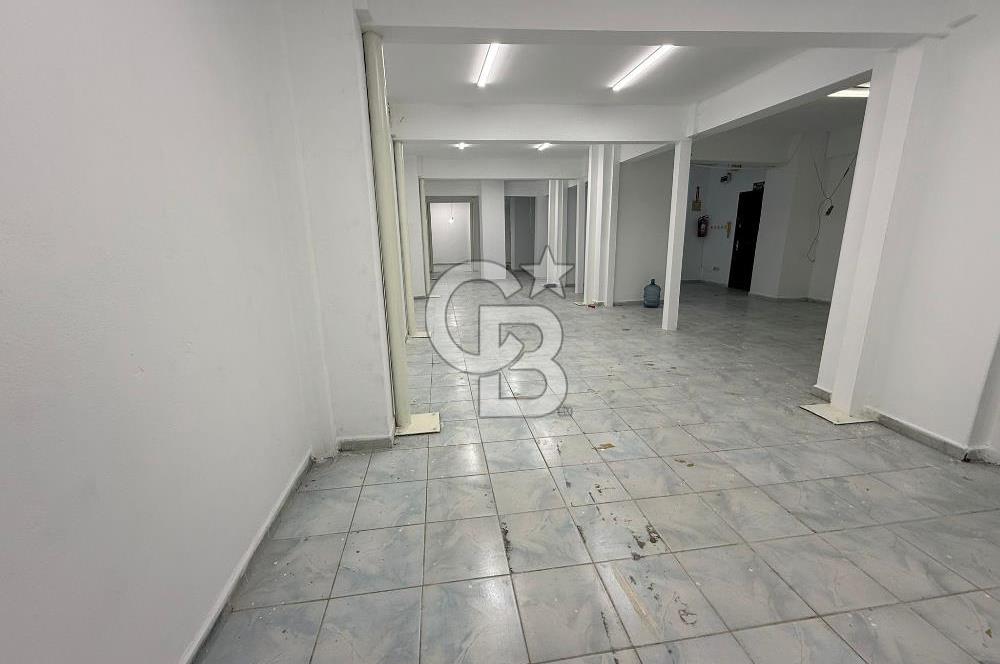 Küçükçekmece İnönü'de, Otoparklı, 1.000m2, Komple Kiralık Bina