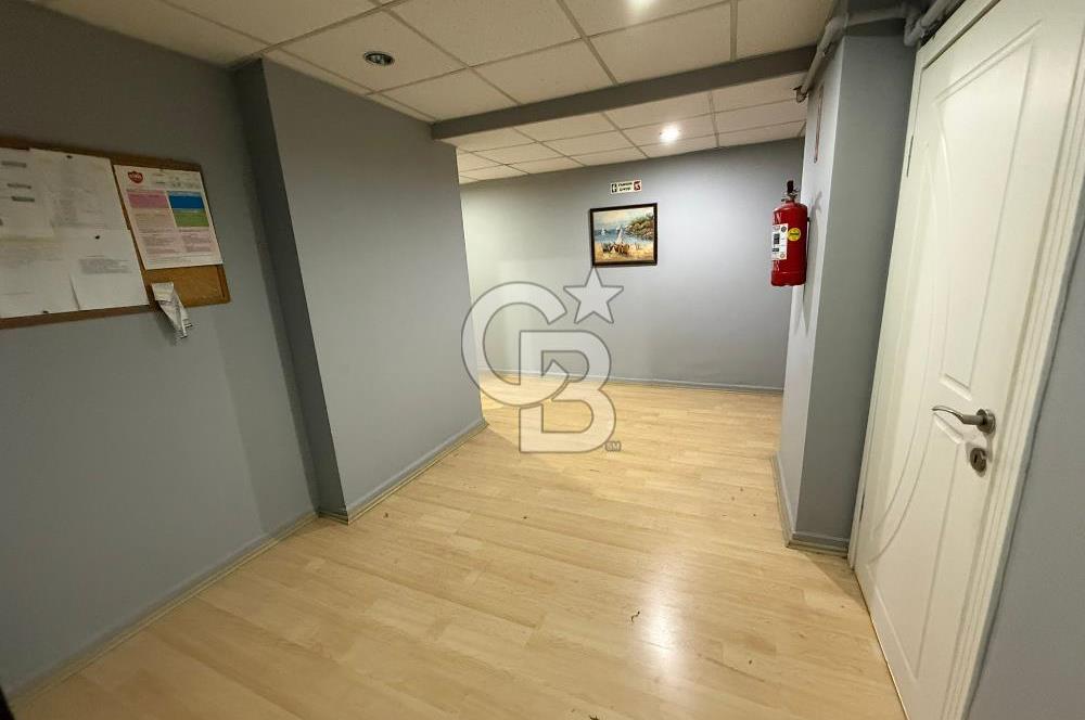 Küçükçekmece İnönü'de, Otoparklı, 1.000m2, Komple Kiralık Bina