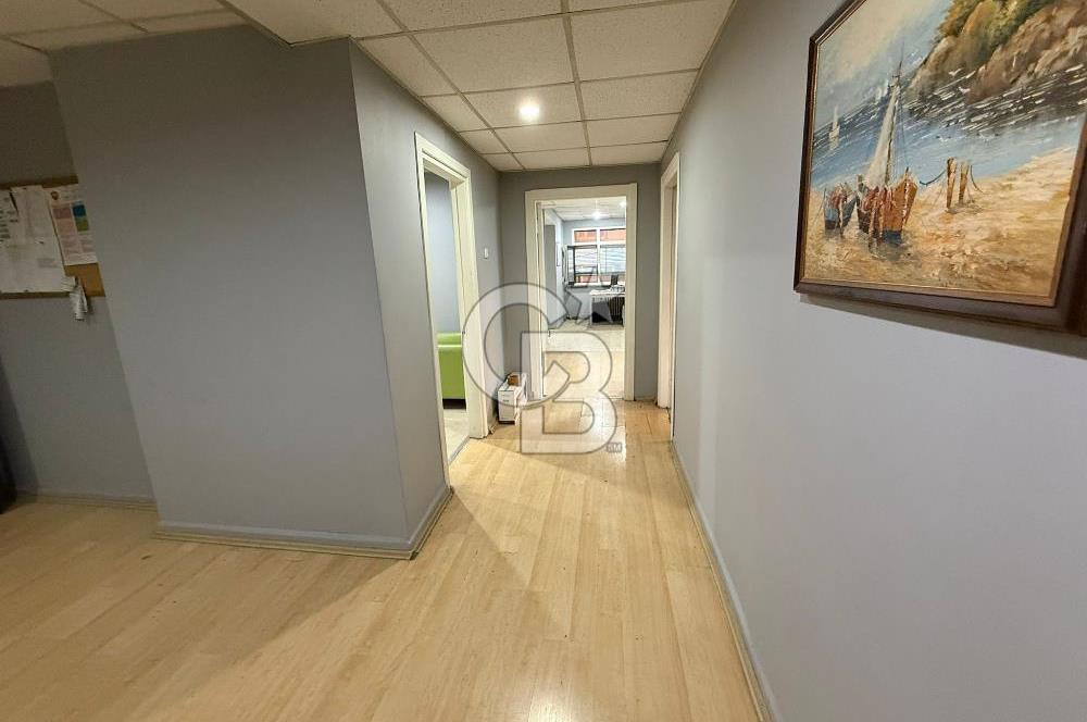 Küçükçekmece İnönü'de, Otoparklı, 1.000m2, Komple Kiralık Bina