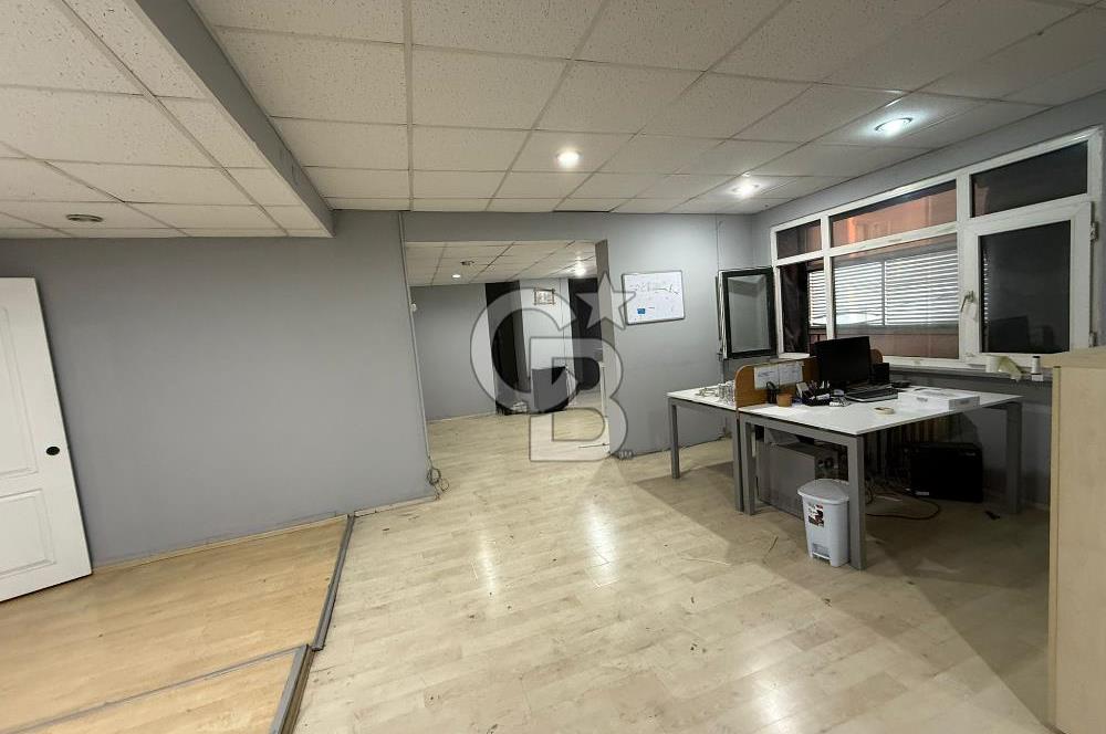 Küçükçekmece İnönü'de, Otoparklı, 1.000m2, Komple Kiralık Bina