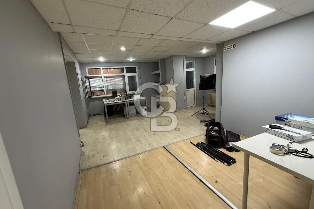Küçükçekmece İnönü'de, Otoparklı, 1.000m2, Komple Kiralık Bina