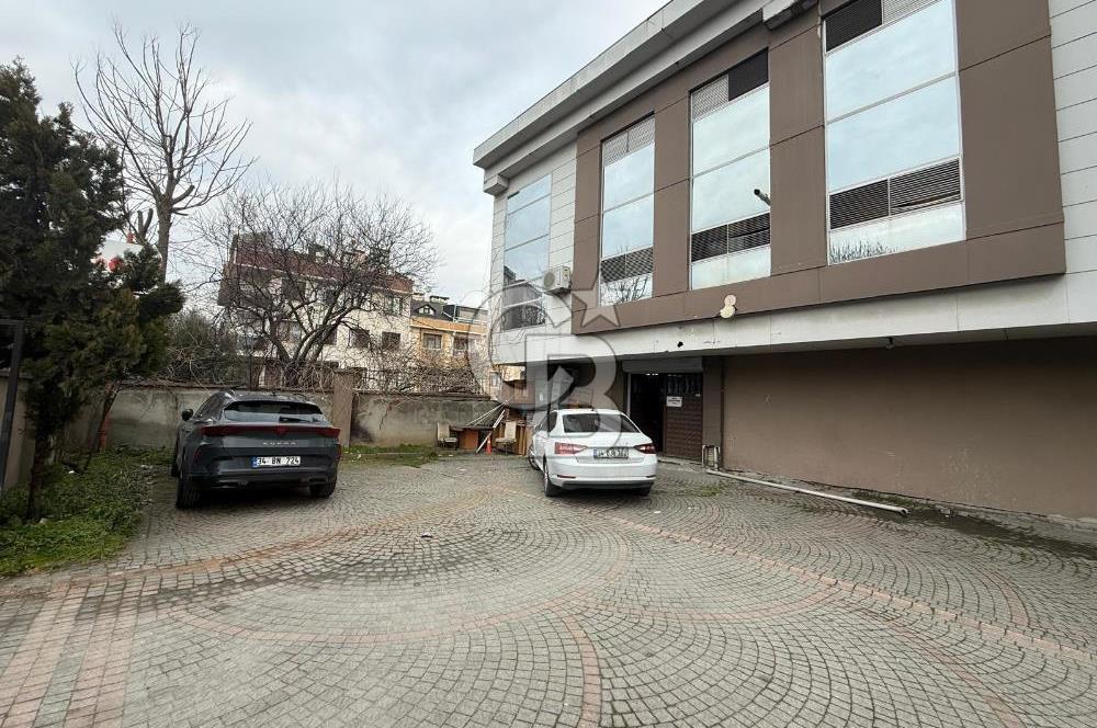 Küçükçekmece İnönü'de, Otoparklı, 1.000m2, Komple Kiralık Bina