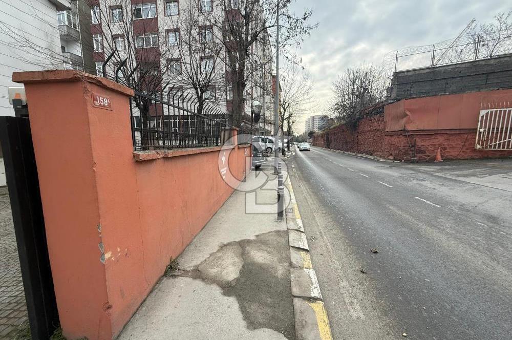Küçükçekmece İnönü'de, Otoparklı, 1.000m2, Komple Kiralık Bina
