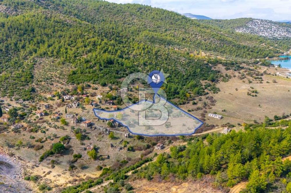 CB MARİNA'DAN KAPUBAĞ'DA GÖL MANZARALI SATILIK KARGİR EV VE TARLA