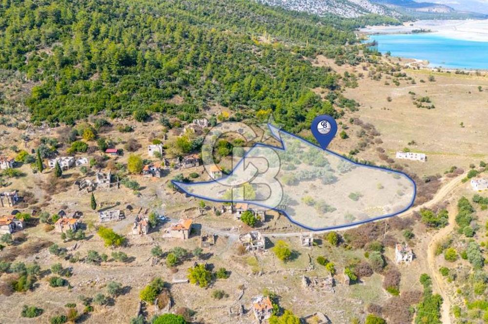 CB MARİNA'DAN KAPUBAĞ'DA GÖL MANZARALI SATILIK KARGİR EV VE TARLA