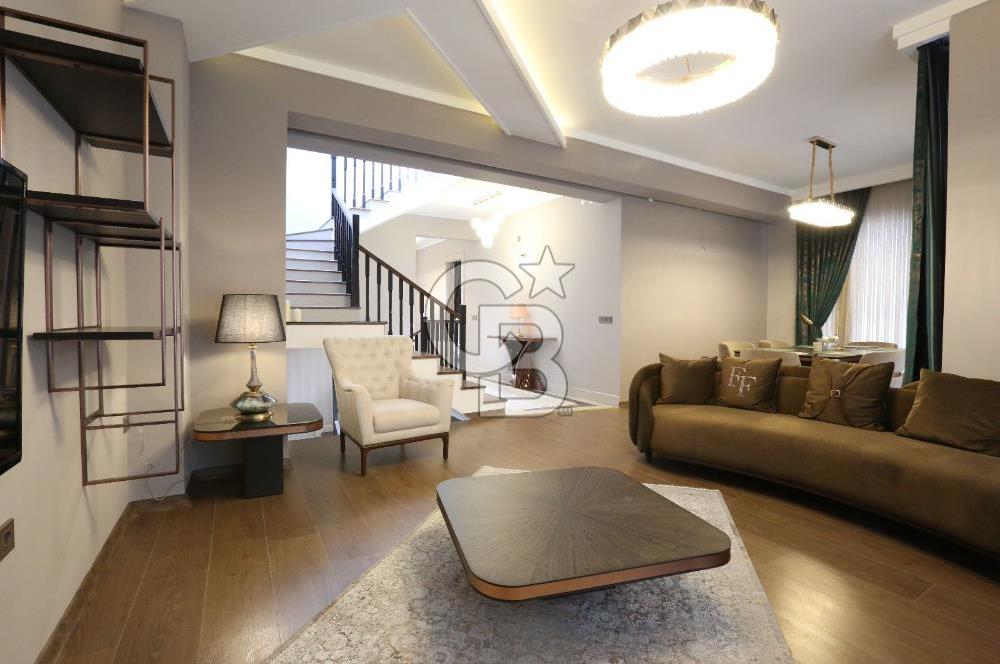 SİTE İÇNDE LÜX YAPILI 7/24 GÜVENLİK GENİŞ BAHÇE ALANLI 5+2 VİLLA