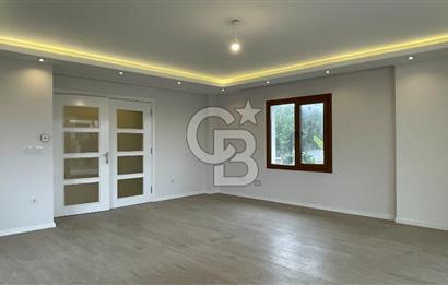 Urla Atatürk Mahallesinde Geniş Bahçeli Satılık 6+1 Villa