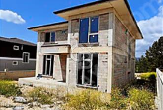 YAZIKÖYDE SİTE İÇİNDE SATILIK İKİ KATLI NATAMAM 4+1 VİLLA