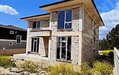 YAZIKÖYDE SİTE İÇİNDE SATILIK İKİ KATLI NATAMAM 4+1 VİLLA